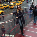 Maura Roth em Times Square